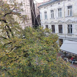  Проживание в семье In The Center Of
